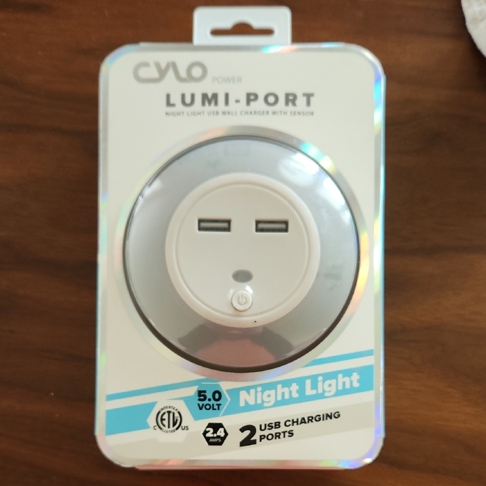 NWOT Cylo Lumi-Port Night Light with USB Charging Ports - White